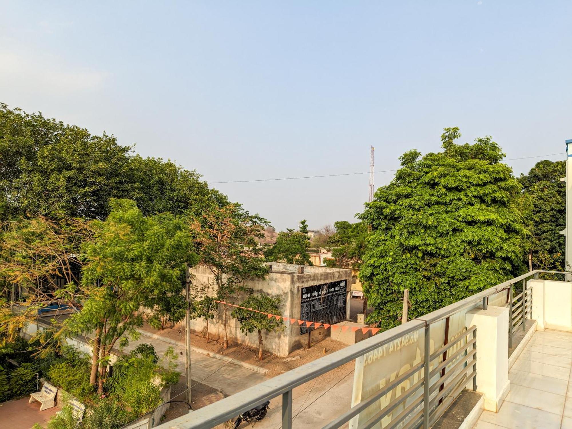 Samrat Homestay Garudeshwar Экстерьер фото