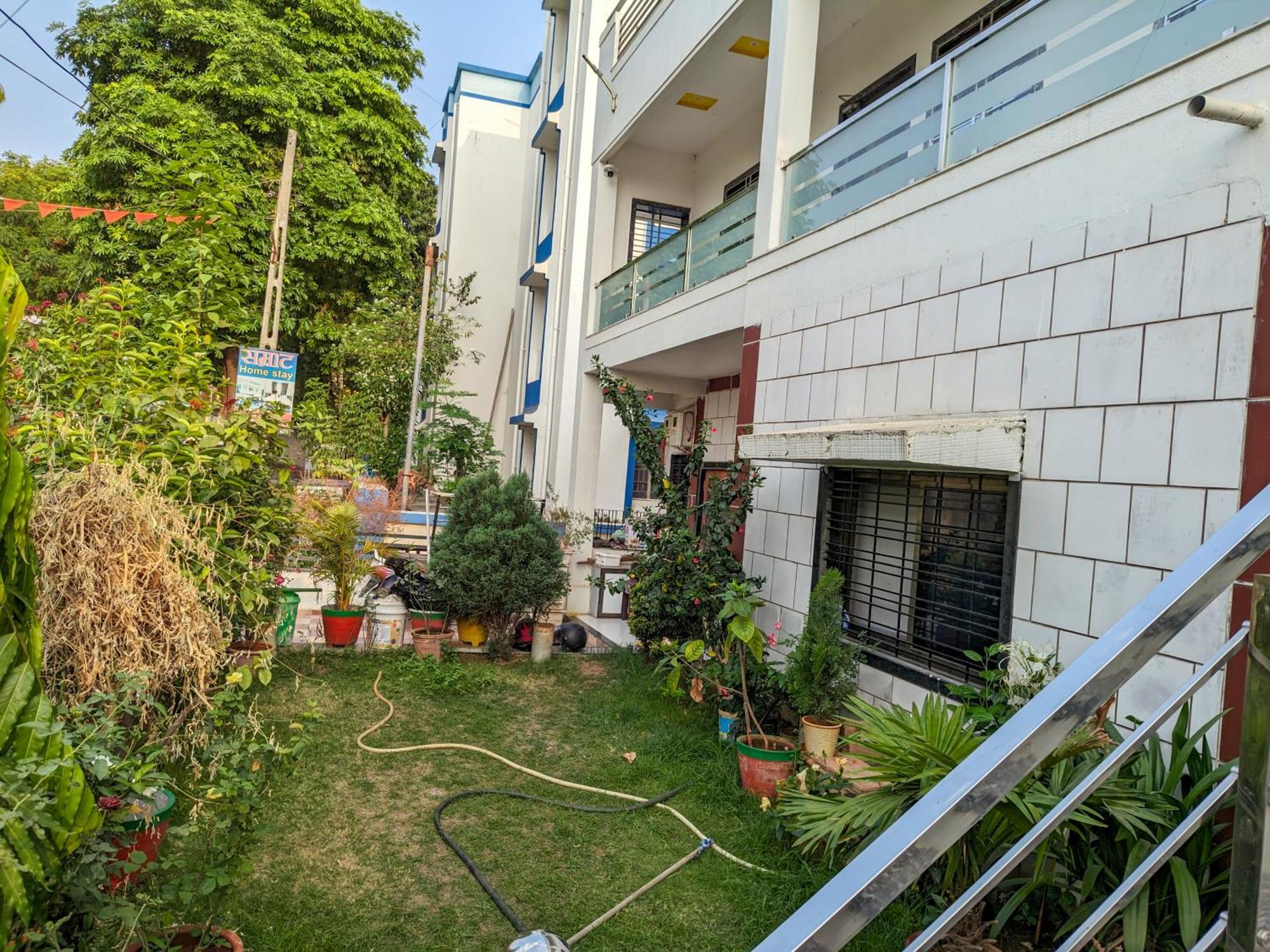Samrat Homestay Garudeshwar Экстерьер фото